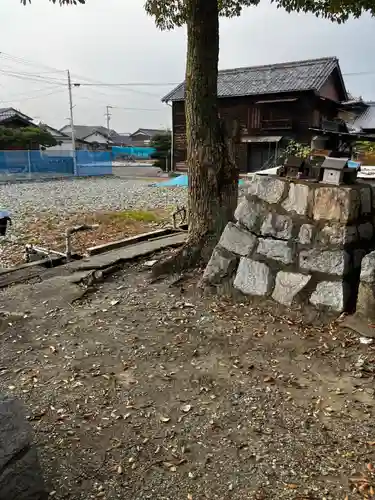 嘉母神社の末社