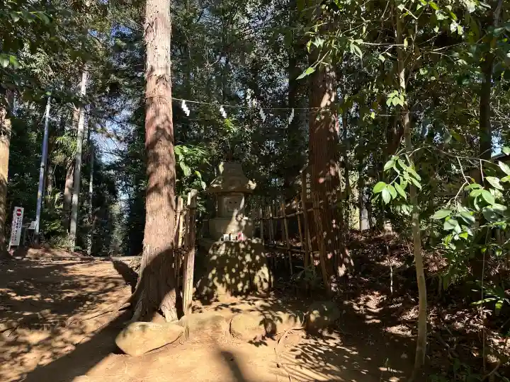 比々多神社の{uncategorized: "未分類", other: "その他", undefined: "問題あり", building: "その他建物", grave: "お墓", sacred_gate: "鳥居", guardian: "狛犬", statue: "像", buddha: "仏像", history: "歴史", nature: "自然", garden: "庭園", animal: "動物", pagoda: "塔", temizu: "手水舎", mountain_gate: "山門・神門", sanctuary: "本殿・本堂", subordinate: "末社・摂社", art: "芸術", scenery: "景色", jizo: "地蔵", ema: "絵馬", goshuin: "御朱印", omikuji: "おみくじ", items: "授与品その他", amulet: "お守り", goshuincho: "御朱印帳", eats: "食事", festival: "お祭り", votive_dance: "神楽", shichigosan: "七五三参", wedding: "結婚式", experience: "体験その他", initially: "初詣", around: "周辺", anti_infection: "感染症対策"}
