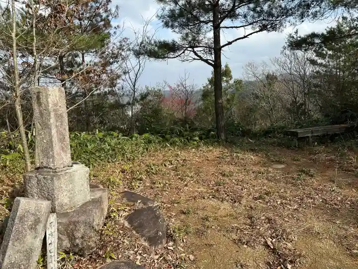 比婆山久米神社(奥の宮)の{uncategorized: "未分類", other: "その他", undefined: "問題あり", building: "その他建物", grave: "お墓", sacred_gate: "鳥居", guardian: "狛犬", statue: "像", buddha: "仏像", history: "歴史", nature: "自然", garden: "庭園", animal: "動物", pagoda: "塔", temizu: "手水舎", mountain_gate: "山門・神門", sanctuary: "本殿・本堂", subordinate: "末社・摂社", art: "芸術", scenery: "景色", jizo: "地蔵", ema: "絵馬", goshuin: "御朱印", omikuji: "おみくじ", items: "授与品その他", amulet: "お守り", goshuincho: "御朱印帳", eats: "食事", festival: "お祭り", votive_dance: "神楽", shichigosan: "七五三参", wedding: "結婚式", experience: "体験その他", initially: "初詣", around: "周辺", anti_infection: "感染症対策"}