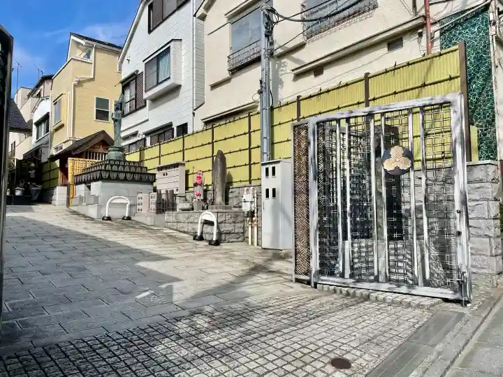 東福院の{uncategorized: "未分類", other: "その他", undefined: "問題あり", building: "その他建物", grave: "お墓", sacred_gate: "鳥居", guardian: "狛犬", statue: "像", buddha: "仏像", history: "歴史", nature: "自然", garden: "庭園", animal: "動物", pagoda: "塔", temizu: "手水舎", mountain_gate: "山門・神門", sanctuary: "本殿・本堂", subordinate: "末社・摂社", art: "芸術", scenery: "景色", jizo: "地蔵", ema: "絵馬", goshuin: "御朱印", omikuji: "おみくじ", items: "授与品その他", amulet: "お守り", goshuincho: "御朱印帳", eats: "食事", festival: "お祭り", votive_dance: "神楽", shichigosan: "七五三参", wedding: "結婚式", experience: "体験その他", initially: "初詣", around: "周辺", anti_infection: "感染症対策"}