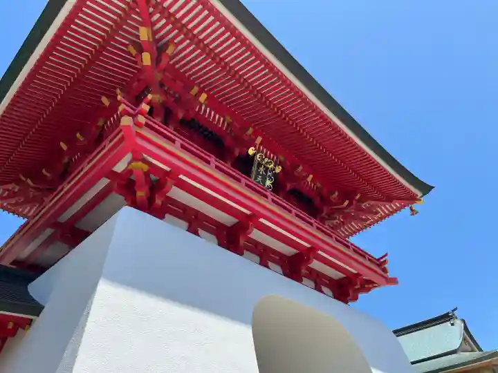 赤間神宮の{uncategorized: "未分類", other: "その他", undefined: "問題あり", building: "その他建物", grave: "お墓", sacred_gate: "鳥居", guardian: "狛犬", statue: "像", buddha: "仏像", history: "歴史", nature: "自然", garden: "庭園", animal: "動物", pagoda: "塔", temizu: "手水舎", mountain_gate: "山門・神門", sanctuary: "本殿・本堂", subordinate: "末社・摂社", art: "芸術", scenery: "景色", jizo: "地蔵", ema: "絵馬", goshuin: "御朱印", omikuji: "おみくじ", items: "授与品その他", amulet: "お守り", goshuincho: "御朱印帳", eats: "食事", festival: "お祭り", votive_dance: "神楽", shichigosan: "七五三参", wedding: "結婚式", experience: "体験その他", initially: "初詣", around: "周辺", anti_infection: "感染症対策"}