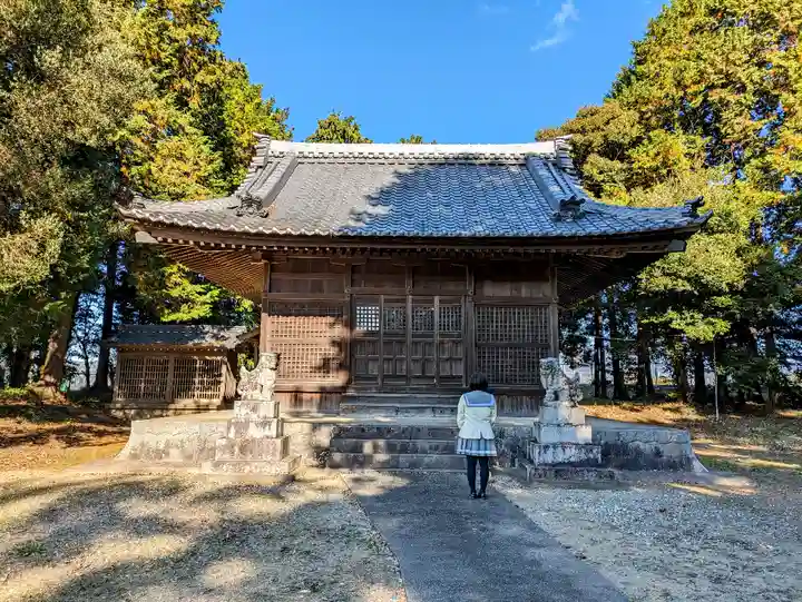 仲条新草社の本殿・本堂