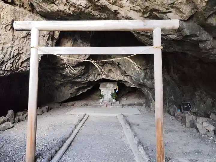 御厨人窟・神明窟(高知県)