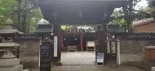 赤坂氷川神社の山門