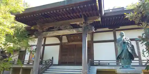 充行院の本殿・本堂