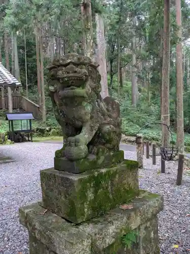 根道神社の狛犬