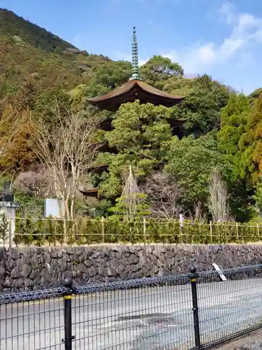 瑠璃光寺の塔