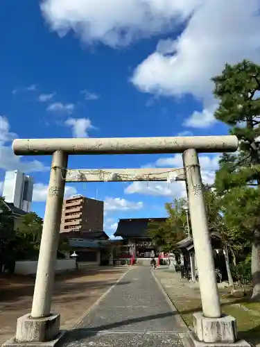 三社神社の{uncategorized: "未分類", other: "その他", undefined: "問題あり", building: "その他建物", grave: "お墓", sacred_gate: "鳥居", guardian: "狛犬", statue: "像", buddha: "仏像", history: "歴史", nature: "自然", garden: "庭園", animal: "動物", pagoda: "塔", temizu: "手水舎", mountain_gate: "山門・神門", sanctuary: "本殿・本堂", subordinate: "末社・摂社", art: "芸術", scenery: "景色", jizo: "地蔵", ema: "絵馬", goshuin: "御朱印", omikuji: "おみくじ", items: "授与品その他", amulet: "お守り", goshuincho: "御朱印帳", eats: "食事", festival: "お祭り", votive_dance: "神楽", shichigosan: "七五三参", wedding: "結婚式", experience: "体験その他", initially: "初詣", around: "周辺", anti_infection: "感染症対策"}
