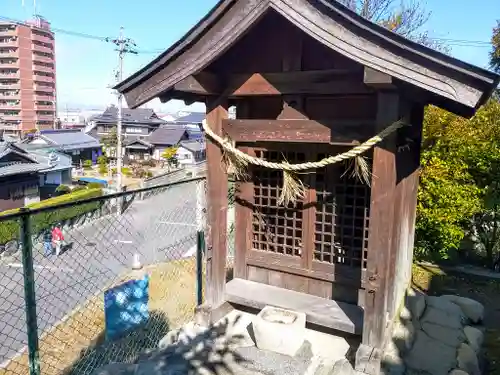 神明社の末社・摂社