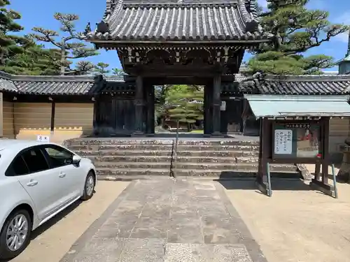 無量光寺の山門