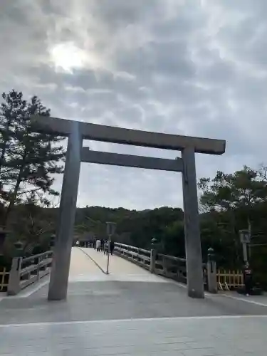 伊勢神宮内宮（皇大神宮）の{uncategorized: "未分類", other: "その他", undefined: "問題あり", building: "その他建物", grave: "お墓", sacred_gate: "鳥居", guardian: "狛犬", statue: "像", buddha: "仏像", history: "歴史", nature: "自然", garden: "庭園", animal: "動物", pagoda: "塔", temizu: "手水舎", mountain_gate: "山門・神門", sanctuary: "本殿・本堂", subordinate: "末社・摂社", art: "芸術", scenery: "景色", jizo: "地蔵", ema: "絵馬", goshuin: "御朱印", omikuji: "おみくじ", items: "授与品その他", amulet: "お守り", goshuincho: "御朱印帳", eats: "食事", festival: "お祭り", votive_dance: "神楽", shichigosan: "七五三参", wedding: "結婚式", experience: "体験その他", initially: "初詣", around: "周辺", anti_infection: "感染症対策"}