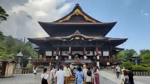 善光寺の本殿・本堂