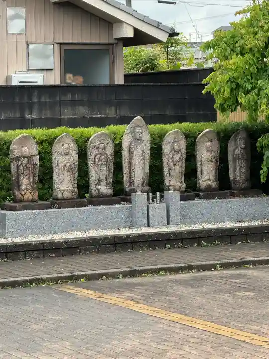 陽岳寺の{uncategorized: "未分類", other: "その他", undefined: "問題あり", building: "その他建物", grave: "お墓", sacred_gate: "鳥居", guardian: "狛犬", statue: "像", buddha: "仏像", history: "歴史", nature: "自然", garden: "庭園", animal: "動物", pagoda: "塔", temizu: "手水舎", mountain_gate: "山門・神門", sanctuary: "本殿・本堂", subordinate: "末社・摂社", art: "芸術", scenery: "景色", jizo: "地蔵", ema: "絵馬", goshuin: "御朱印", omikuji: "おみくじ", items: "授与品その他", amulet: "お守り", goshuincho: "御朱印帳", eats: "食事", festival: "お祭り", votive_dance: "神楽", shichigosan: "七五三参", wedding: "結婚式", experience: "体験その他", initially: "初詣", around: "周辺", anti_infection: "感染症対策"}