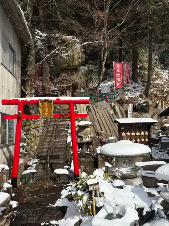 重岩大明神の{uncategorized: "未分類", other: "その他", undefined: "問題あり", building: "その他建物", grave: "お墓", sacred_gate: "鳥居", guardian: "狛犬", statue: "像", buddha: "仏像", history: "歴史", nature: "自然", garden: "庭園", animal: "動物", pagoda: "塔", temizu: "手水舎", mountain_gate: "山門・神門", sanctuary: "本殿・本堂", subordinate: "末社・摂社", art: "芸術", scenery: "景色", jizo: "地蔵", ema: "絵馬", goshuin: "御朱印", omikuji: "おみくじ", items: "授与品その他", amulet: "お守り", goshuincho: "御朱印帳", eats: "食事", festival: "お祭り", votive_dance: "神楽", shichigosan: "七五三参", wedding: "結婚式", experience: "体験その他", initially: "初詣", around: "周辺", anti_infection: "感染症対策"}