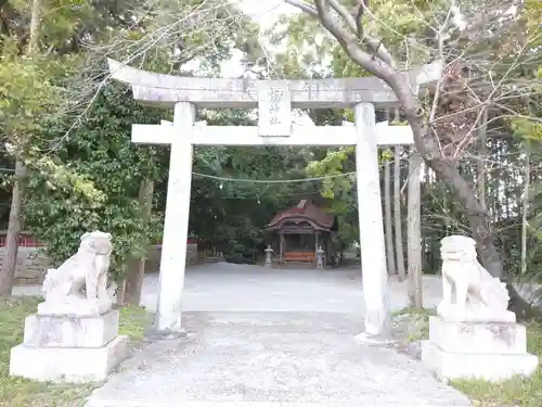 薦神社の鳥居