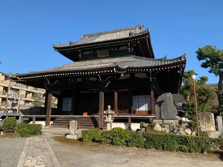 満願寺の本殿・本堂