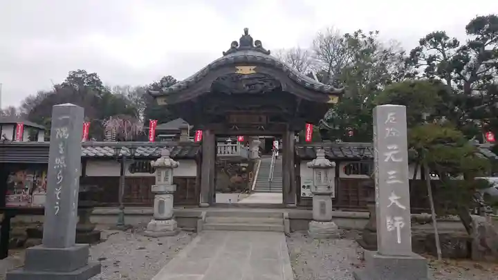 寺岡山元三大師の山門・神門