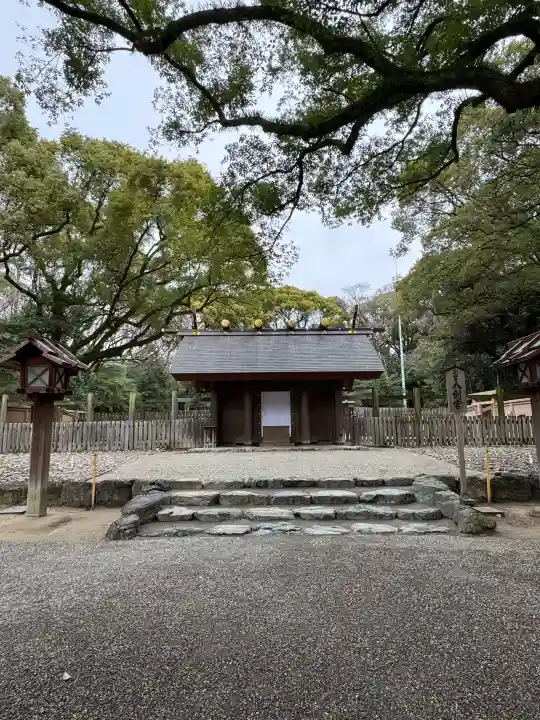 八剣宮(熱田神宮別宮)の{uncategorized: "未分類", other: "その他", undefined: "問題あり", building: "その他建物", grave: "お墓", sacred_gate: "鳥居", guardian: "狛犬", statue: "像", buddha: "仏像", history: "歴史", nature: "自然", garden: "庭園", animal: "動物", pagoda: "塔", temizu: "手水舎", mountain_gate: "山門・神門", sanctuary: "本殿・本堂", subordinate: "末社・摂社", art: "芸術", scenery: "景色", jizo: "地蔵", ema: "絵馬", goshuin: "御朱印", omikuji: "おみくじ", items: "授与品その他", amulet: "お守り", goshuincho: "御朱印帳", eats: "食事", festival: "お祭り", votive_dance: "神楽", shichigosan: "七五三参", wedding: "結婚式", experience: "体験その他", initially: "初詣", around: "周辺", anti_infection: "感染症対策"}