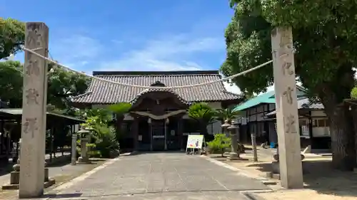 興除神社の本殿