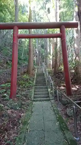 石神山精神社の鳥居