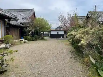 教専寺の{uncategorized: "未分類", other: "その他", undefined: "問題あり", building: "その他建物", grave: "お墓", sacred_gate: "鳥居", guardian: "狛犬", statue: "像", buddha: "仏像", history: "歴史", nature: "自然", garden: "庭園", animal: "動物", pagoda: "塔", temizu: "手水舎", mountain_gate: "山門・神門", sanctuary: "本殿・本堂", subordinate: "末社・摂社", art: "芸術", scenery: "景色", jizo: "地蔵", ema: "絵馬", goshuin: "御朱印", omikuji: "おみくじ", items: "授与品その他", amulet: "お守り", goshuincho: "御朱印帳", eats: "食事", festival: "お祭り", votive_dance: "神楽", shichigosan: "七五三参", wedding: "結婚式", experience: "体験その他", initially: "初詣", around: "周辺", anti_infection: "感染症対策"}