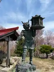 中富良野神社の像