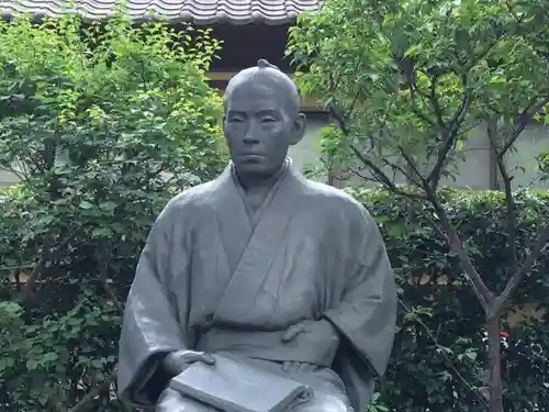 松陰神社の像