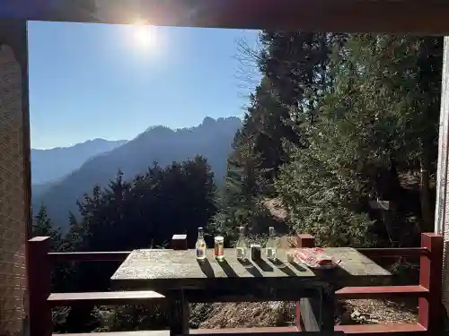 三峯神社の{uncategorized: "未分類", other: "その他", undefined: "問題あり", building: "その他建物", grave: "お墓", sacred_gate: "鳥居", guardian: "狛犬", statue: "像", buddha: "仏像", history: "歴史", nature: "自然", garden: "庭園", animal: "動物", pagoda: "塔", temizu: "手水舎", mountain_gate: "山門・神門", sanctuary: "本殿・本堂", subordinate: "末社・摂社", art: "芸術", scenery: "景色", jizo: "地蔵", ema: "絵馬", goshuin: "御朱印", omikuji: "おみくじ", items: "授与品その他", amulet: "お守り", goshuincho: "御朱印帳", eats: "食事", festival: "お祭り", votive_dance: "神楽", shichigosan: "七五三参", wedding: "結婚式", experience: "体験その他", initially: "初詣", around: "周辺", anti_infection: "感染症対策"}