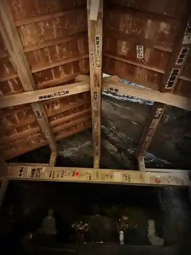 弥谷寺の{uncategorized: "未分類", other: "その他", undefined: "問題あり", building: "その他建物", grave: "お墓", sacred_gate: "鳥居", guardian: "狛犬", statue: "像", buddha: "仏像", history: "歴史", nature: "自然", garden: "庭園", animal: "動物", pagoda: "塔", temizu: "手水舎", mountain_gate: "山門・神門", sanctuary: "本殿・本堂", subordinate: "末社・摂社", art: "芸術", scenery: "景色", jizo: "地蔵", ema: "絵馬", goshuin: "御朱印", omikuji: "おみくじ", items: "授与品その他", amulet: "お守り", goshuincho: "御朱印帳", eats: "食事", festival: "お祭り", votive_dance: "神楽", shichigosan: "七五三参", wedding: "結婚式", experience: "体験その他", initially: "初詣", around: "周辺", anti_infection: "感染症対策"}