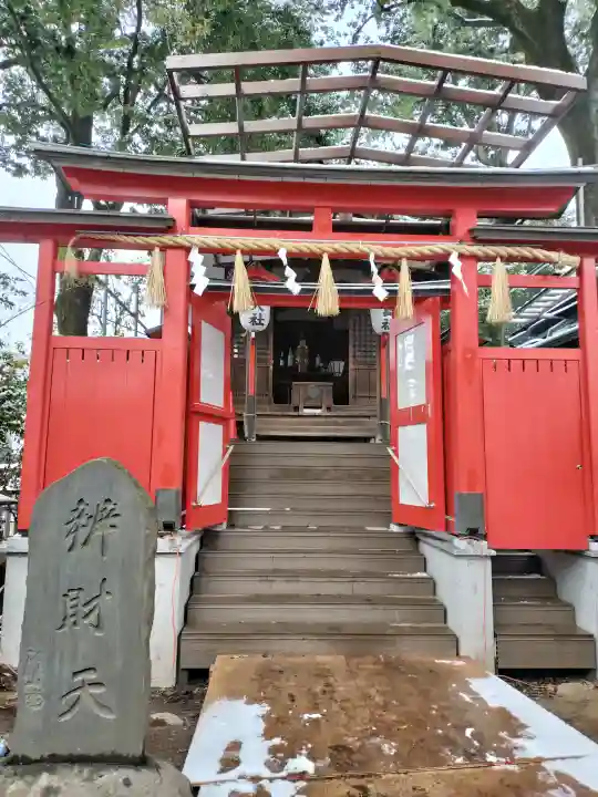 馬橋稲荷神社の{uncategorized: "未分類", other: "その他", undefined: "問題あり", building: "その他建物", grave: "お墓", sacred_gate: "鳥居", guardian: "狛犬", statue: "像", buddha: "仏像", history: "歴史", nature: "自然", garden: "庭園", animal: "動物", pagoda: "塔", temizu: "手水舎", mountain_gate: "山門・神門", sanctuary: "本殿・本堂", subordinate: "末社・摂社", art: "芸術", scenery: "景色", jizo: "地蔵", ema: "絵馬", goshuin: "御朱印", omikuji: "おみくじ", items: "授与品その他", amulet: "お守り", goshuincho: "御朱印帳", eats: "食事", festival: "お祭り", votive_dance: "神楽", shichigosan: "七五三参", wedding: "結婚式", experience: "体験その他", initially: "初詣", around: "周辺", anti_infection: "感染症対策"}