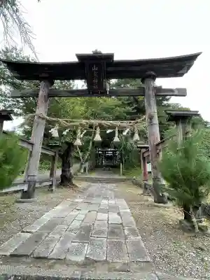 山家神社の{uncategorized: "未分類", other: "その他", undefined: "問題あり", building: "その他建物", grave: "お墓", sacred_gate: "鳥居", guardian: "狛犬", statue: "像", buddha: "仏像", history: "歴史", nature: "自然", garden: "庭園", animal: "動物", pagoda: "塔", temizu: "手水舎", mountain_gate: "山門・神門", sanctuary: "本殿・本堂", subordinate: "末社・摂社", art: "芸術", scenery: "景色", jizo: "地蔵", ema: "絵馬", goshuin: "御朱印", omikuji: "おみくじ", items: "授与品その他", amulet: "お守り", goshuincho: "御朱印帳", eats: "食事", festival: "お祭り", votive_dance: "神楽", shichigosan: "七五三参", wedding: "結婚式", experience: "体験その他", initially: "初詣", around: "周辺", anti_infection: "感染症対策"}
