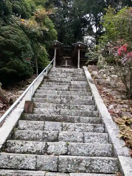 流谷八幡神社の{uncategorized: "未分類", other: "その他", undefined: "問題あり", building: "その他建物", grave: "お墓", sacred_gate: "鳥居", guardian: "狛犬", statue: "像", buddha: "仏像", history: "歴史", nature: "自然", garden: "庭園", animal: "動物", pagoda: "塔", temizu: "手水舎", mountain_gate: "山門・神門", sanctuary: "本殿・本堂", subordinate: "末社・摂社", art: "芸術", scenery: "景色", jizo: "地蔵", ema: "絵馬", goshuin: "御朱印", omikuji: "おみくじ", items: "授与品その他", amulet: "お守り", goshuincho: "御朱印帳", eats: "食事", festival: "お祭り", votive_dance: "神楽", shichigosan: "七五三参", wedding: "結婚式", experience: "体験その他", initially: "初詣", around: "周辺", anti_infection: "感染症対策"}
