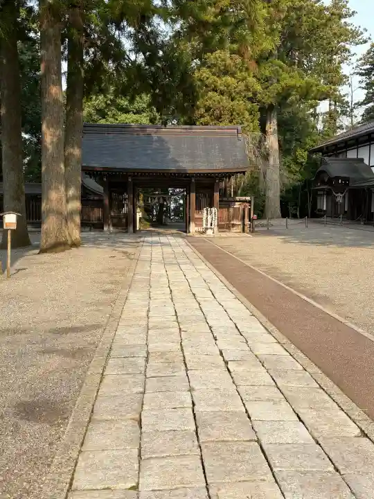 雄山神社前立社壇の{uncategorized: "未分類", other: "その他", undefined: "問題あり", building: "その他建物", grave: "お墓", sacred_gate: "鳥居", guardian: "狛犬", statue: "像", buddha: "仏像", history: "歴史", nature: "自然", garden: "庭園", animal: "動物", pagoda: "塔", temizu: "手水舎", mountain_gate: "山門・神門", sanctuary: "本殿・本堂", subordinate: "末社・摂社", art: "芸術", scenery: "景色", jizo: "地蔵", ema: "絵馬", goshuin: "御朱印", omikuji: "おみくじ", items: "授与品その他", amulet: "お守り", goshuincho: "御朱印帳", eats: "食事", festival: "お祭り", votive_dance: "神楽", shichigosan: "七五三参", wedding: "結婚式", experience: "体験その他", initially: "初詣", around: "周辺", anti_infection: "感染症対策"}