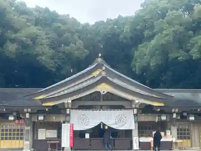 福岡縣護國神社の{uncategorized: "未分類", other: "その他", undefined: "問題あり", building: "その他建物", grave: "お墓", sacred_gate: "鳥居", guardian: "狛犬", statue: "像", buddha: "仏像", history: "歴史", nature: "自然", garden: "庭園", animal: "動物", pagoda: "塔", temizu: "手水舎", mountain_gate: "山門・神門", sanctuary: "本殿・本堂", subordinate: "末社・摂社", art: "芸術", scenery: "景色", jizo: "地蔵", ema: "絵馬", goshuin: "御朱印", omikuji: "おみくじ", items: "授与品その他", amulet: "お守り", goshuincho: "御朱印帳", eats: "食事", festival: "お祭り", votive_dance: "神楽", shichigosan: "七五三参", wedding: "結婚式", experience: "体験その他", initially: "初詣", around: "周辺", anti_infection: "感染症対策"}
