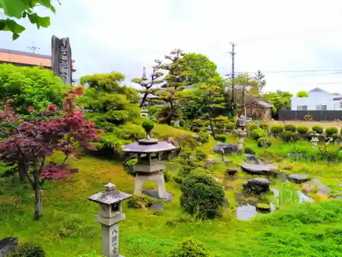 若一王子社の庭園