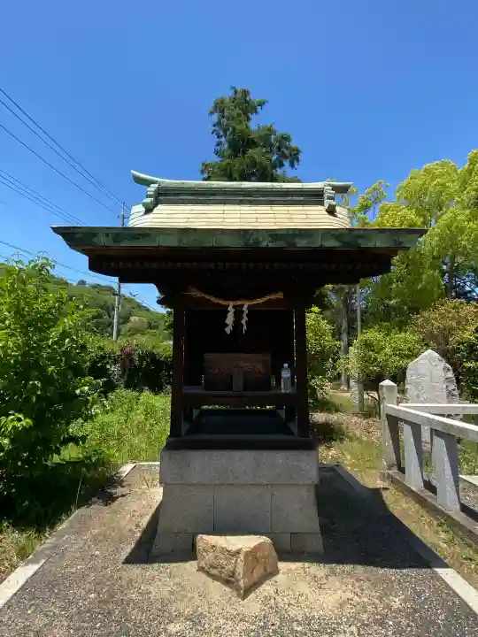 大浦神社の{uncategorized: "未分類", other: "その他", undefined: "問題あり", building: "その他建物", grave: "お墓", sacred_gate: "鳥居", guardian: "狛犬", statue: "像", buddha: "仏像", history: "歴史", nature: "自然", garden: "庭園", animal: "動物", pagoda: "塔", temizu: "手水舎", mountain_gate: "山門・神門", sanctuary: "本殿・本堂", subordinate: "末社・摂社", art: "芸術", scenery: "景色", jizo: "地蔵", ema: "絵馬", goshuin: "御朱印", omikuji: "おみくじ", items: "授与品その他", amulet: "お守り", goshuincho: "御朱印帳", eats: "食事", festival: "お祭り", votive_dance: "神楽", shichigosan: "七五三参", wedding: "結婚式", experience: "体験その他", initially: "初詣", around: "周辺", anti_infection: "感染症対策"}