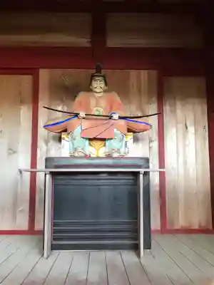 出羽神社(出羽三山神社)~三神合祭殿~の像