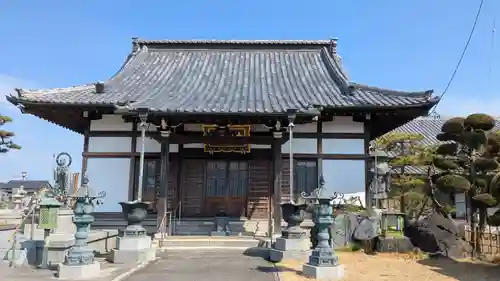 自性院の本殿・本堂