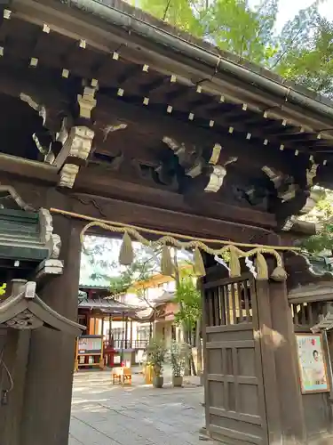 赤坂氷川神社の山門