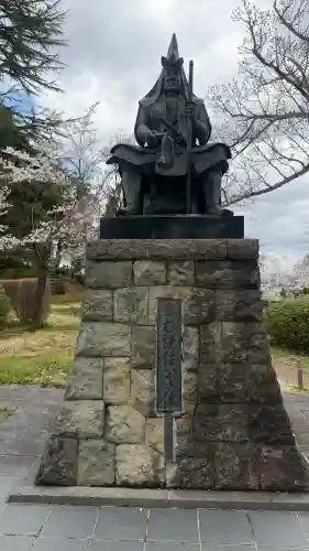 上杉神社の{uncategorized: "未分類", other: "その他", undefined: "問題あり", building: "その他建物", grave: "お墓", sacred_gate: "鳥居", guardian: "狛犬", statue: "像", buddha: "仏像", history: "歴史", nature: "自然", garden: "庭園", animal: "動物", pagoda: "塔", temizu: "手水舎", mountain_gate: "山門・神門", sanctuary: "本殿・本堂", subordinate: "末社・摂社", art: "芸術", scenery: "景色", jizo: "地蔵", ema: "絵馬", goshuin: "御朱印", omikuji: "おみくじ", items: "授与品その他", amulet: "お守り", goshuincho: "御朱印帳", eats: "食事", festival: "お祭り", votive_dance: "神楽", shichigosan: "七五三参", wedding: "結婚式", experience: "体験その他", initially: "初詣", around: "周辺", anti_infection: "感染症対策"}