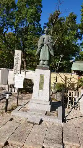 豊國神社の像