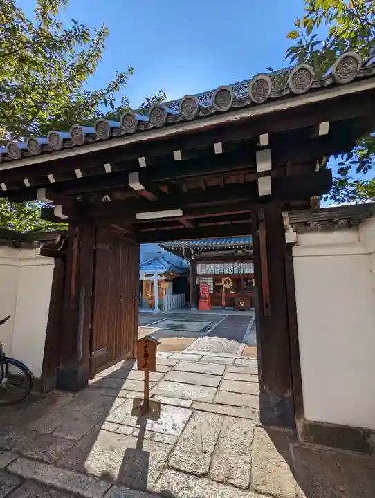 粟嶋堂宗徳寺の山門・神門