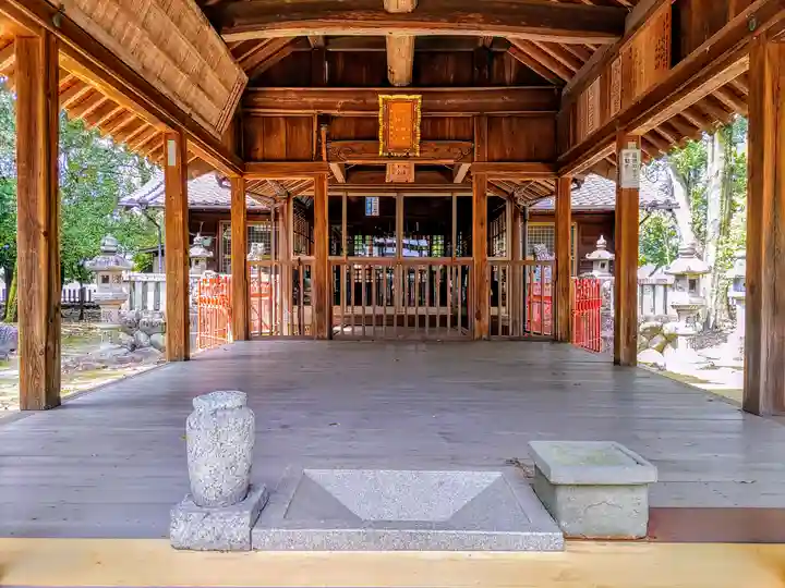 魚入神社の本殿・本堂
