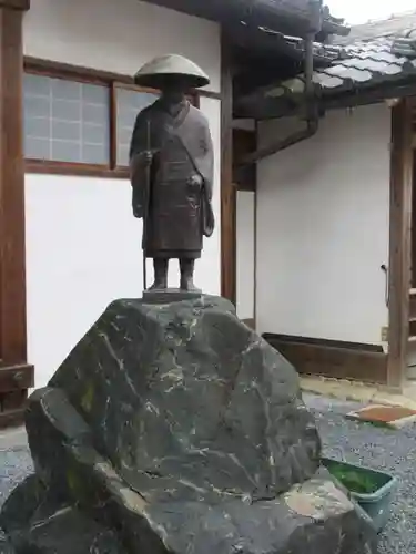 了徳寺の像