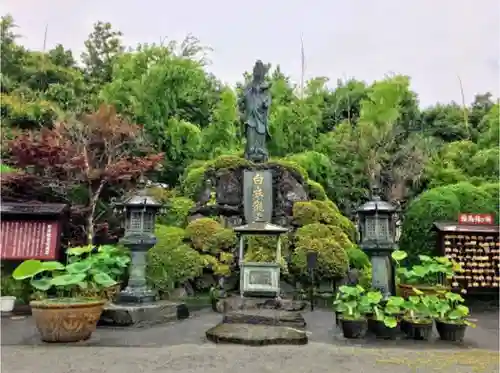 大日山神護院（新座観音）の像