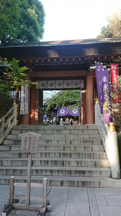 東京大神宮の山門・神門