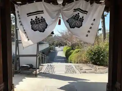 西来院の{uncategorized: "未分類", other: "その他", undefined: "問題あり", building: "その他建物", grave: "お墓", sacred_gate: "鳥居", guardian: "狛犬", statue: "像", buddha: "仏像", history: "歴史", nature: "自然", garden: "庭園", animal: "動物", pagoda: "塔", temizu: "手水舎", mountain_gate: "山門・神門", sanctuary: "本殿・本堂", subordinate: "末社・摂社", art: "芸術", scenery: "景色", jizo: "地蔵", ema: "絵馬", goshuin: "御朱印", omikuji: "おみくじ", items: "授与品その他", amulet: "お守り", goshuincho: "御朱印帳", eats: "食事", festival: "お祭り", votive_dance: "神楽", shichigosan: "七五三参", wedding: "結婚式", experience: "体験その他", initially: "初詣", around: "周辺", anti_infection: "感染症対策"}