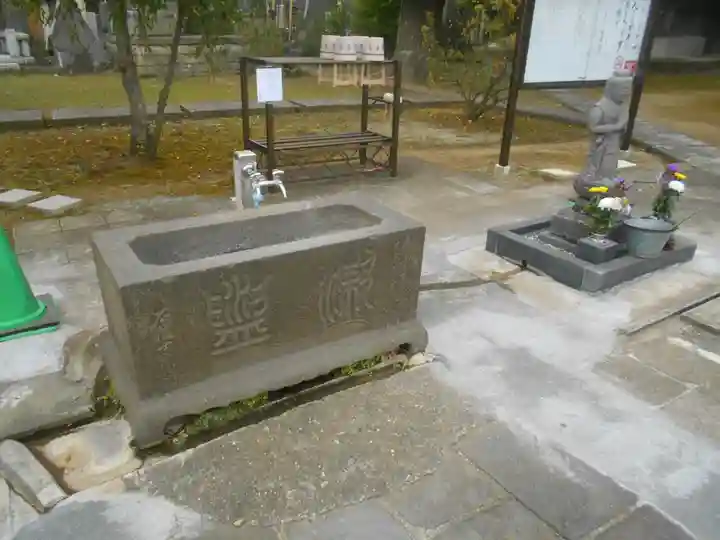 龍本寺の手水舎