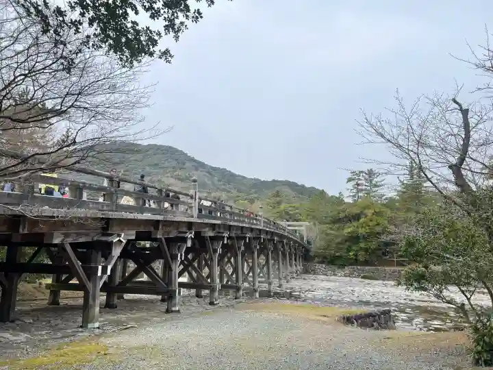 伊勢神宮内宮(皇大神宮)の{uncategorized: "未分類", other: "その他", undefined: "問題あり", building: "その他建物", grave: "お墓", sacred_gate: "鳥居", guardian: "狛犬", statue: "像", buddha: "仏像", history: "歴史", nature: "自然", garden: "庭園", animal: "動物", pagoda: "塔", temizu: "手水舎", mountain_gate: "山門・神門", sanctuary: "本殿・本堂", subordinate: "末社・摂社", art: "芸術", scenery: "景色", jizo: "地蔵", ema: "絵馬", goshuin: "御朱印", omikuji: "おみくじ", items: "授与品その他", amulet: "お守り", goshuincho: "御朱印帳", eats: "食事", festival: "お祭り", votive_dance: "神楽", shichigosan: "七五三参", wedding: "結婚式", experience: "体験その他", initially: "初詣", around: "周辺", anti_infection: "感染症対策"}