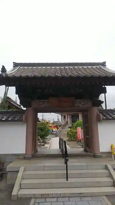 蓮馨寺の山門